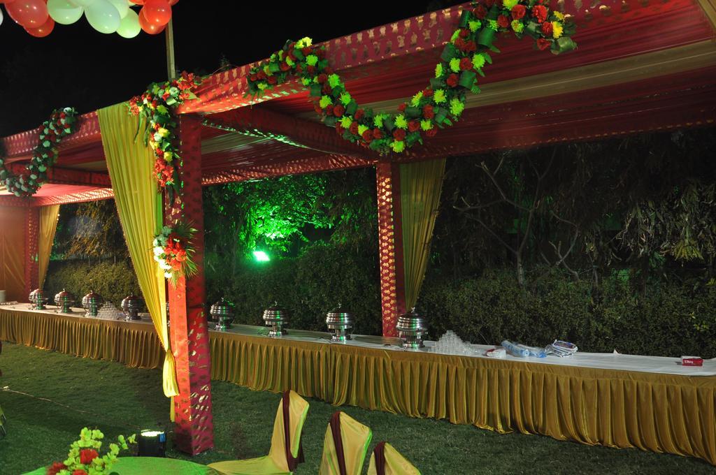 Hotel Ganpati Palace Mathura Eksteriør billede